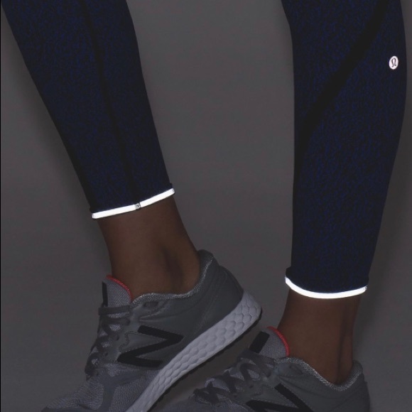 Lululemon On Track Blue/Black Tight Size 2 - Picture 6 of 12